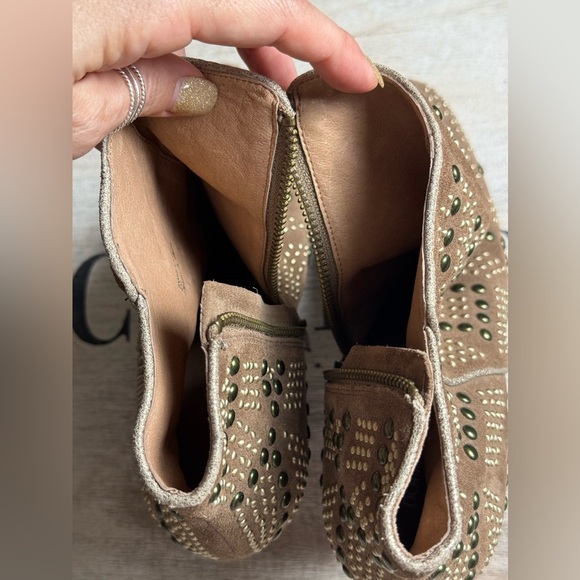 Donald J. Pliner Studded Brown Ankle Boots size 8 - Picture 10 of 11